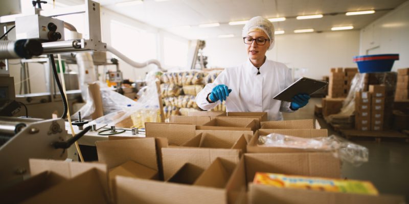 Young,Female,Worker,In,Sterile,Clothes,Is,Using,Tablet,To