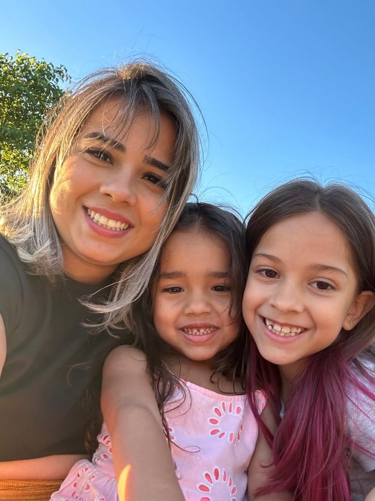 Mães alelovers: Viviane Costa é Coordenadora de Gestão Financeira Integrada na Alelo e mãe da Betina de 4 anos e Giulia de 9