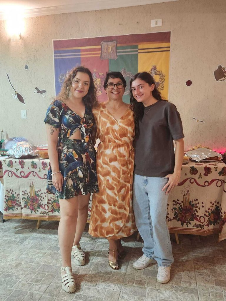 Mães alelovers:  Viviane Oliani Andrade e suas filhas