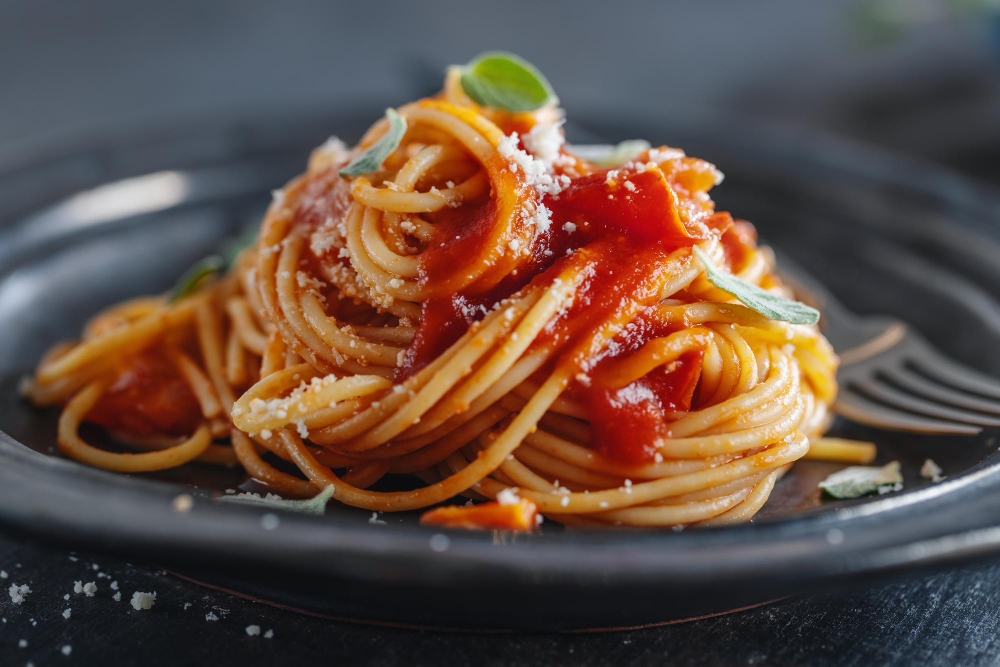 Espaguete com Molho de Tomate Assado para o  Dia dos Namorados