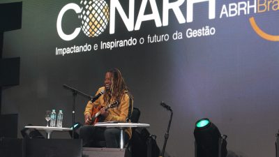 Toni Garrido fala sobre liderança na cerimônia de encerramento do CONARH 2024