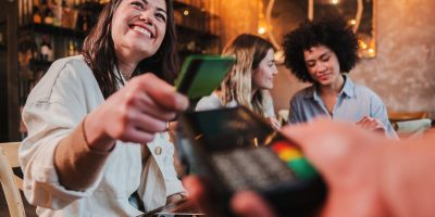 A importância do vale-refeição e alimentação na fidelização dos seus clientes