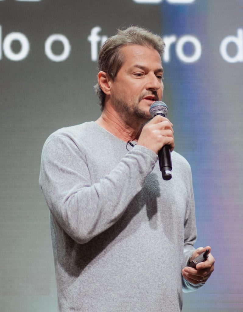 Marcelo Serrado em palestra no CONARH - Setembro Amarelo