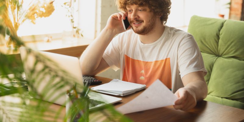 Como ajudar colaboradores a quitar dívidas