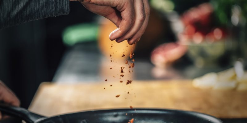 7 temperos mais saudáveis para substituir o sal
