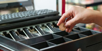 Quebra de caixa: o que é e como evitar prejuízos no estabelecimento comercial?
