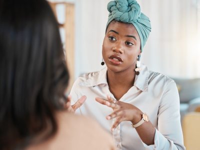 Como lidar com profissionais que cuidam de bebês reborn