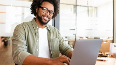 Cursos livres, pós-graduação, MBA ou mestrado: qual faz mais sentido para a sua carreira?