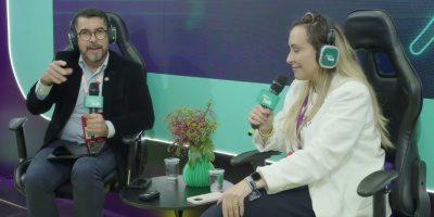 A Diretora de Gente e ASG da Alelo, Carolina Ferreira, e o Diretor Sênior de Práticas Globais de RH da Gartner, Sandro Araújo, participaram de um bate-papo no Alelo Talk durante o CONARH 2025