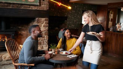 Como escolher o sistema de atendimento do seu restaurante?